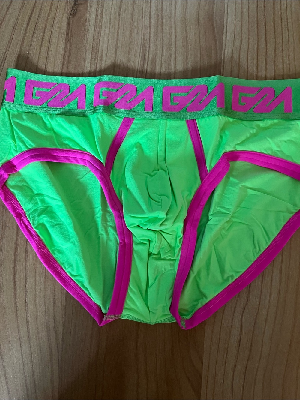 Garçon Green & Pink Men's Briefs by - Neon Colorblock Comfort